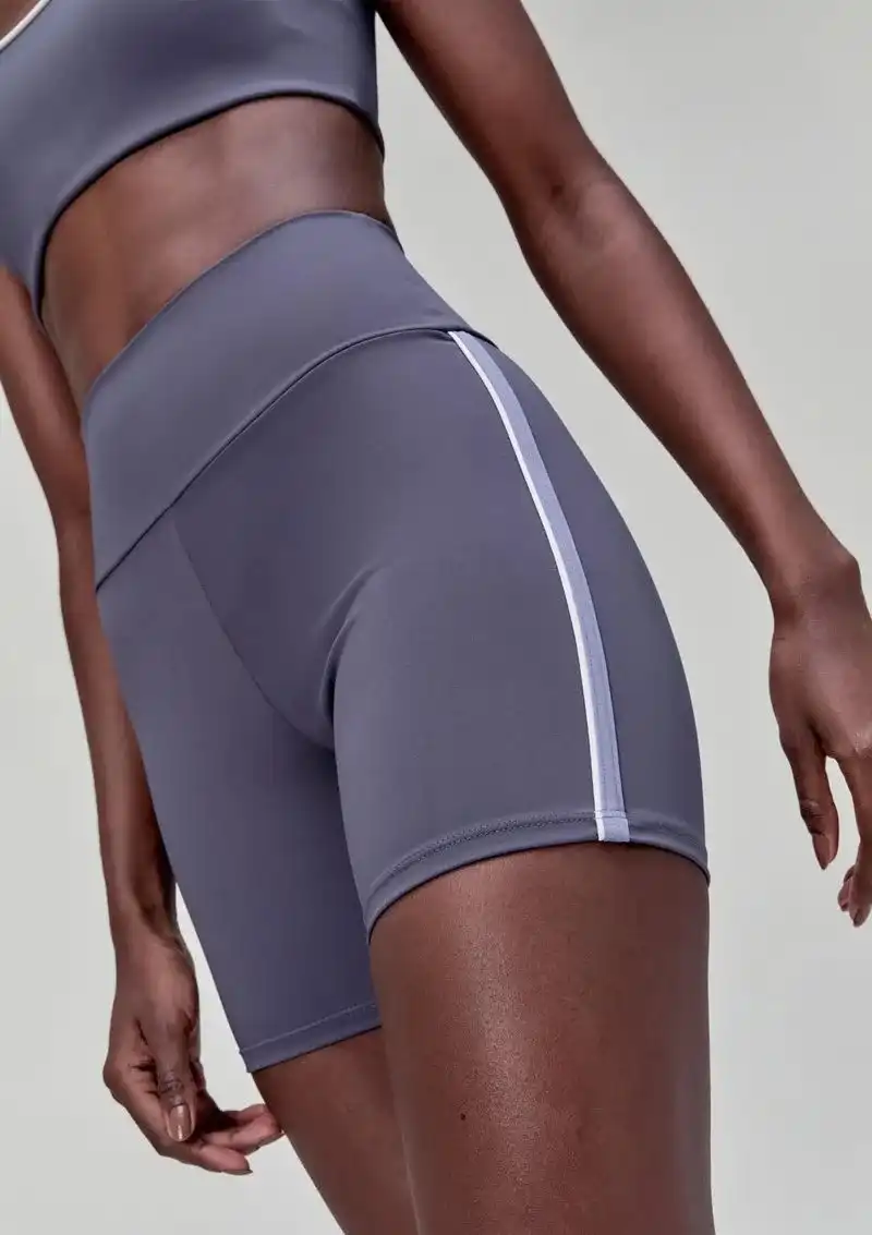 BERMUDA HERING COM VIÉS CINTURA ALTA