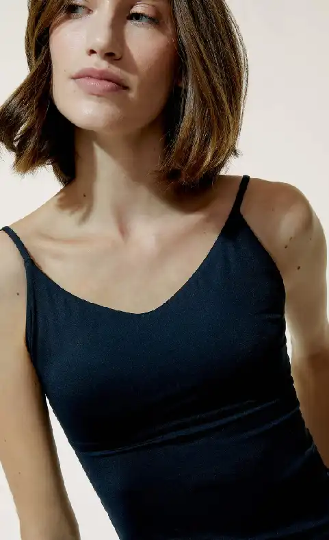 CAMISETA HERING REGATA DECOTE V